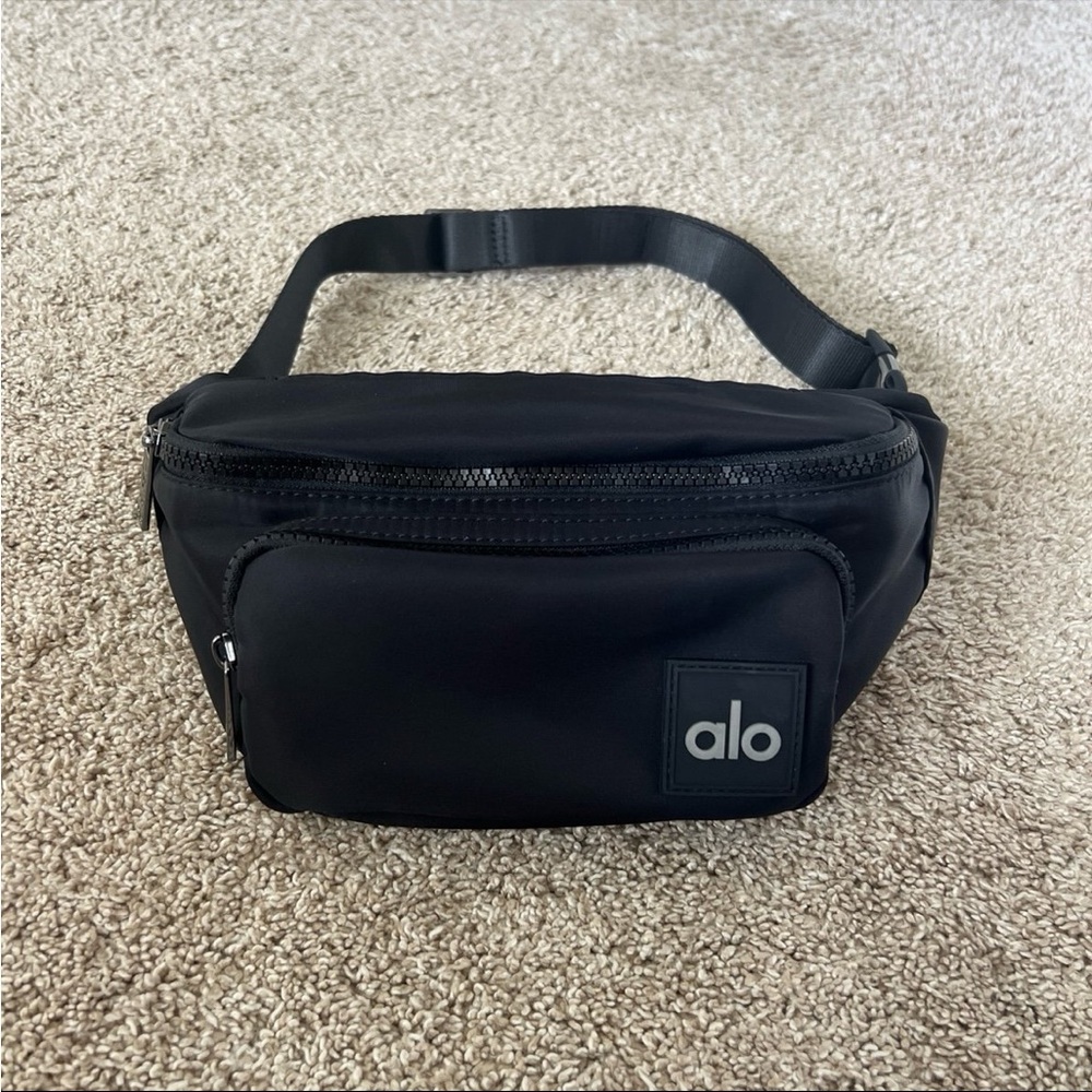 Alo Yoga Explorer Black FannyPack Crossbody Waist Travel Belt Bag